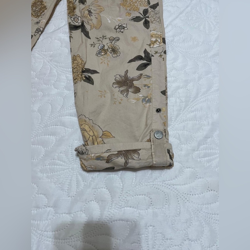 (18) Democracy Beige Floral Pants - Picture 5 of 12